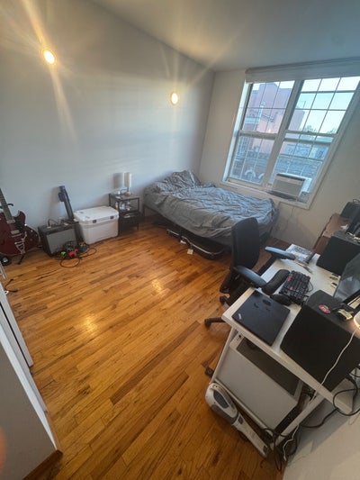 Huge Sunlit Greenpoint Room In Unit W/D  Main Photo