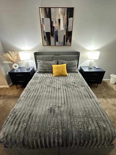 Private room in modern townhouse  Main Photo