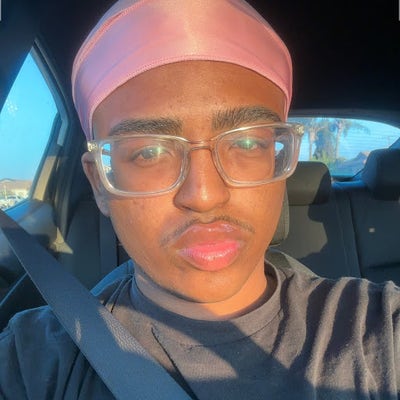 Student looking for a room in Los Angeles now Main Photo