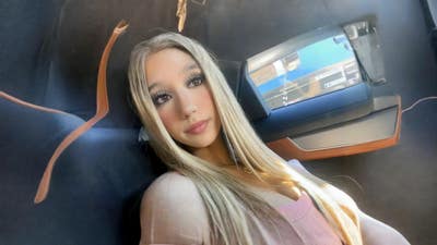 Woman looking for a room in Los Angeles Main Photo