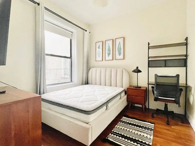 Cozy Room in Prime Neighborhood Main Photo