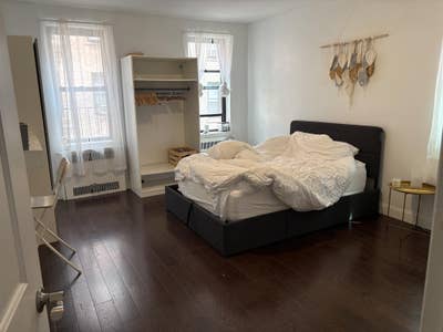 Large sunny room available next to Prospect Park Main Photo