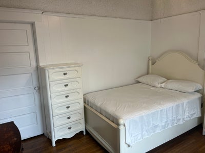 I’m renting a one bedroom in my house free  utilit Main Photo