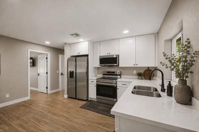 Near Downtown Mesa | Private Bathrooms Main Photo