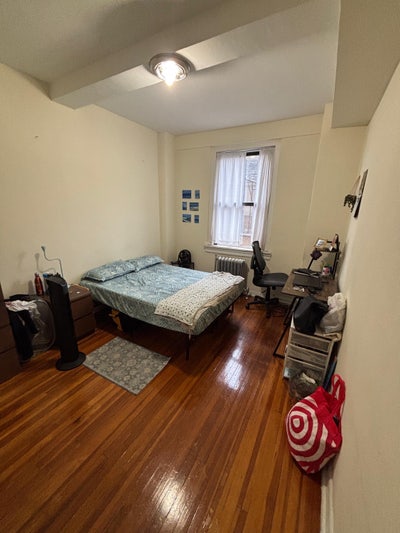 Female roommate in 2B1B starting 06/01  Main Photo