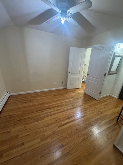 Room available  Main Photo