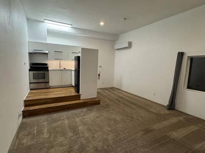 Large Studio apartment 800sqft.  Main Photo