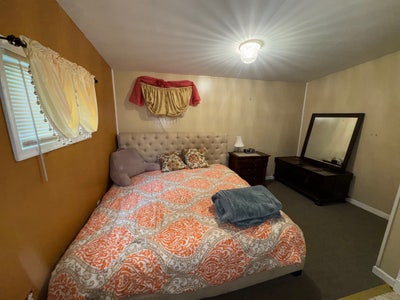 Spacious Furnished Room w/ parking Main Photo