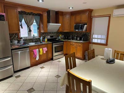 Decent Room in Clean and Quiet Hose Main Photo