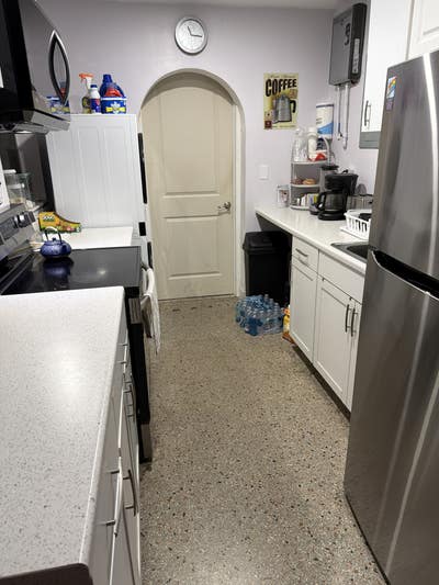 Roommate to share house Main Photo