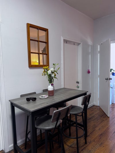 Furnished room available NO FEES! Main Photo