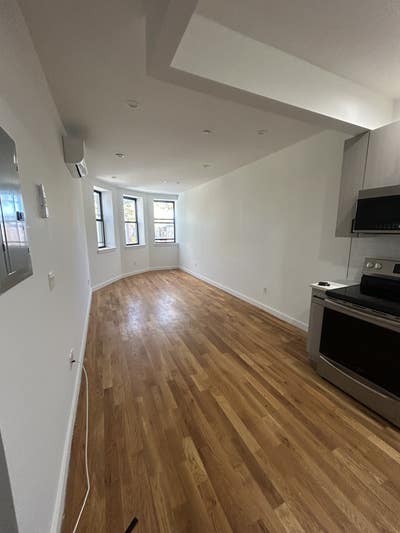 Cozy 1 bed apartment, (renting living room) Main Photo