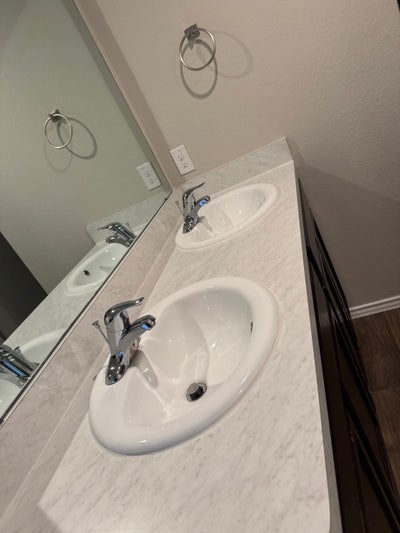 Need a roomie to afford rent  Main Photo