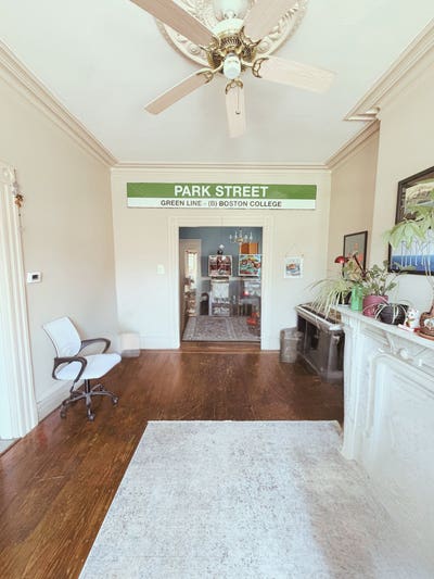 Spacious Private Room on 3rd Floor Suite in St. M Main Photo