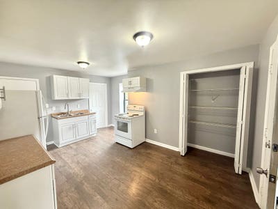 HUGE 1BD + Office | Fully Remodeled | Htwy Access  Main Photo