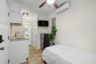 ⭐Live Alone⭐ Modern Private Adu with Kitchen and B Main Photo