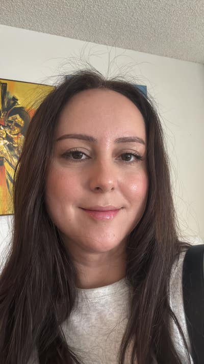 37 year old woman looking for room in Simi Valley Main Photo