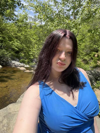 Female student looking for a room in Anniston Main Photo