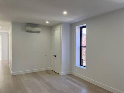 1 Room Available in 4 Bed, 2 Bath Apt Main Photo