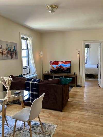 Fully Furnished Charming & Bright 1-Bed for Rent! Main Photo