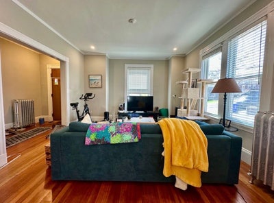 Looking for 1 more roommate in spacious 3bd/1b  Main Photo