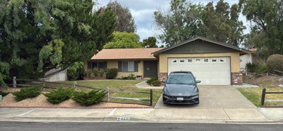 Share a 4 bedroom 2 bedroom home in BayHo Main Photo
