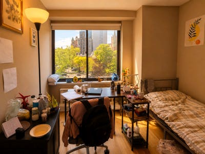 Looking for a female roomate at UWS apartment Main Photo