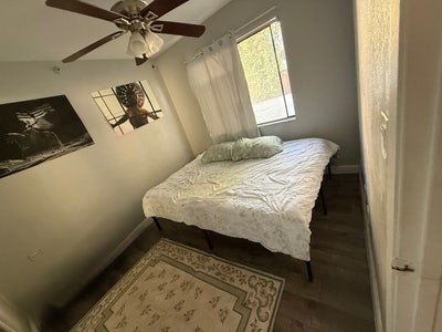 Bedroom in Hawthorne  Main Photo