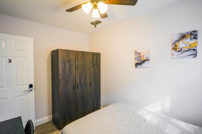 Tampa Private Rooms |Full Bed | 1st Floor | Light Main Photo