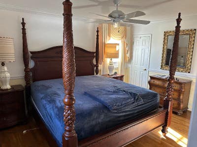 Private Room with Private Bathroom in a Spacious  Main Photo