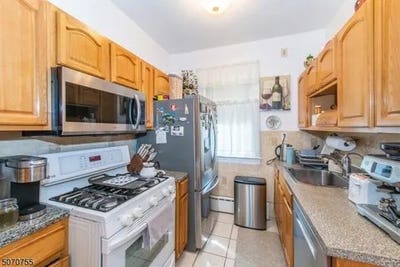 Furnished 2 BRs bathroom  Main Photo