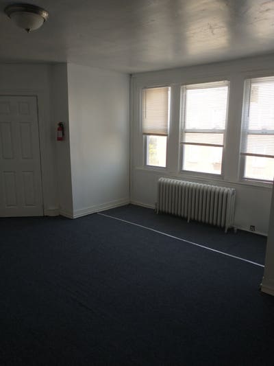 Affordable & Large Sized Room _$Week_All Utilitie Main Photo