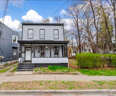 Spacious Newly Renovated 1BRConvertible 2BR with P Main Photo