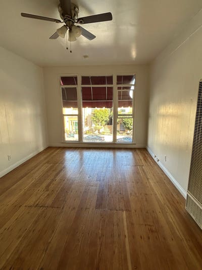 Upper 1bed open space lots of light  Main Photo