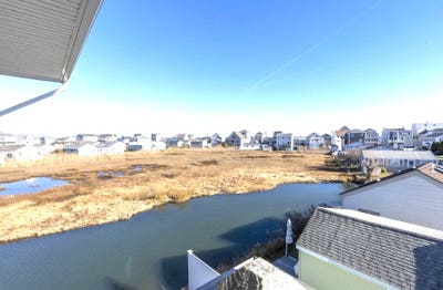 Modern 1BR Condo in Hampton _Close to North Beach| Main Photo