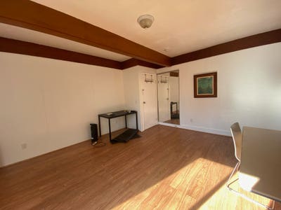 Largebright private room in a 5b2b for female_iden Main Photo