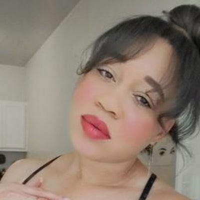 Woman looking for a room in Los Angeles now Main Photo