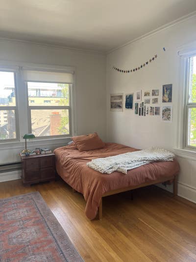 Furnished 2 bed/1 bath Apartment in U District Main Photo