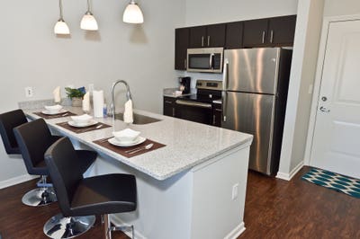 Huge one bedroom Main Photo