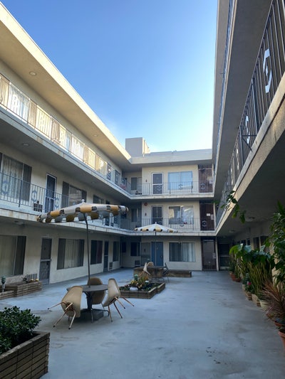 ISO Roommate in West Hollywood/Hollywood  Main Photo