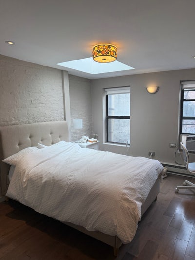 Looking for roommate starting June Main Photo