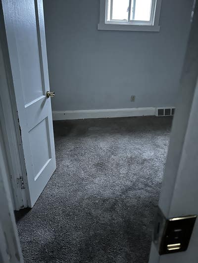 A room for rent in a townhouse  Main Photo
