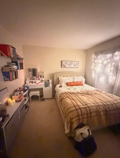 Private room in a three floor townhouse.  Main Photo