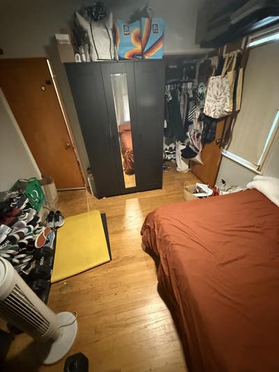 Looking for a female roommate  Main Photo