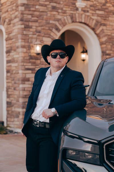 35 year old male looking for a room in Pomona Main Photo