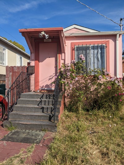 Room for Rent in Cozy Oakland Home (Peralta Hacien Main Photo