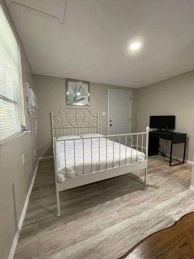 Private room for rent - Studio type Entrance Main Photo
