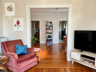 Female roommates wanted in Brighton (Oak Square) Main Photo