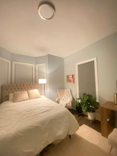Room available in 4 bed minutes to JFK/Umass  Main Photo
