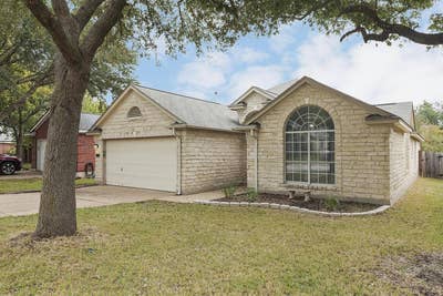 Spacious & comfy Willow Run home by Mills Pond Main Photo